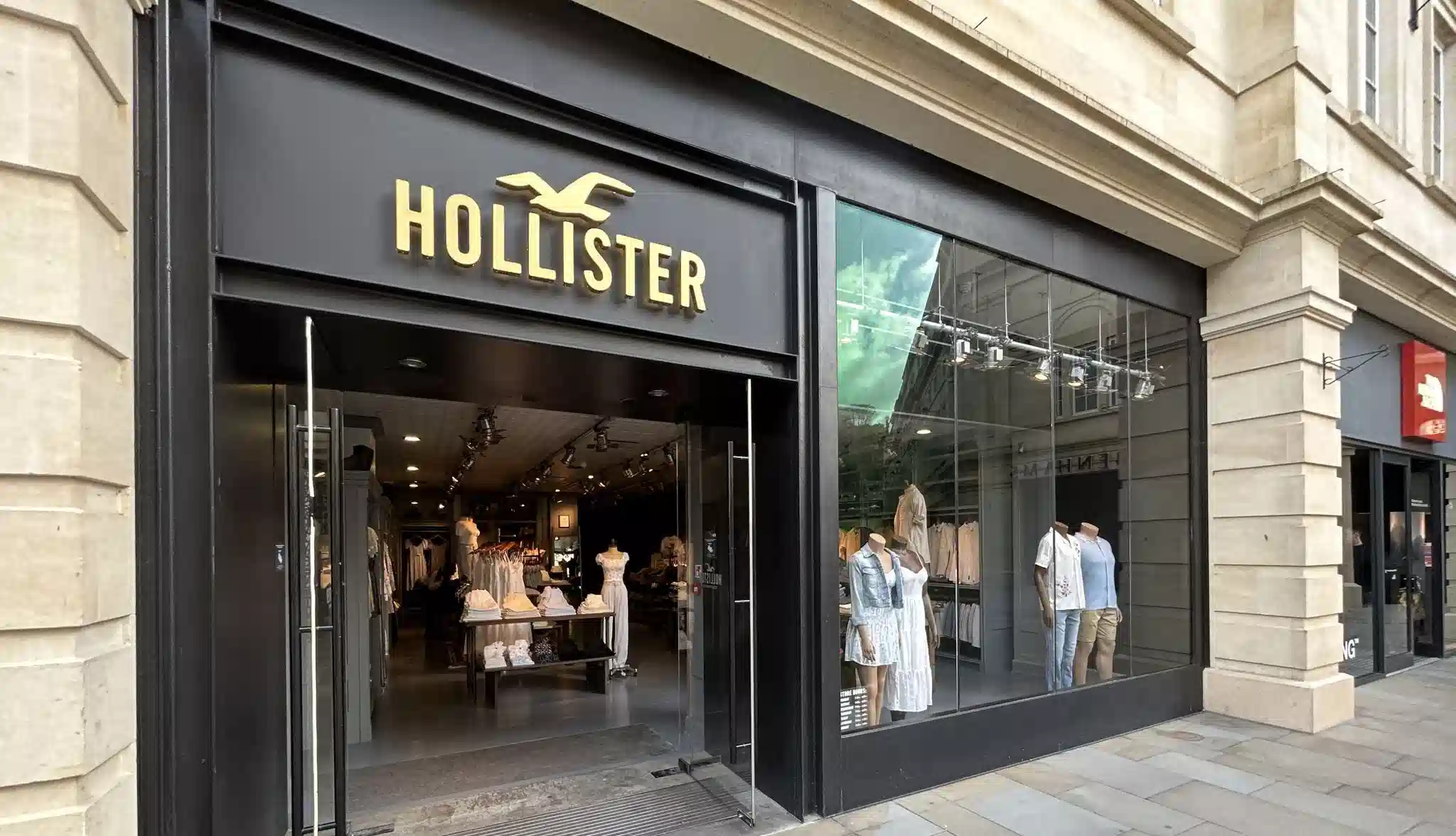 Banner 1 - Hollister Italia Online Shop